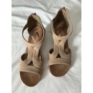 St. John's Bay Nude Suede Wedges Size 7.5, EUC‎